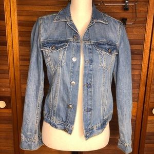 ‼️SOLD‼️ H&M Light Washed Blue Jean Jacket